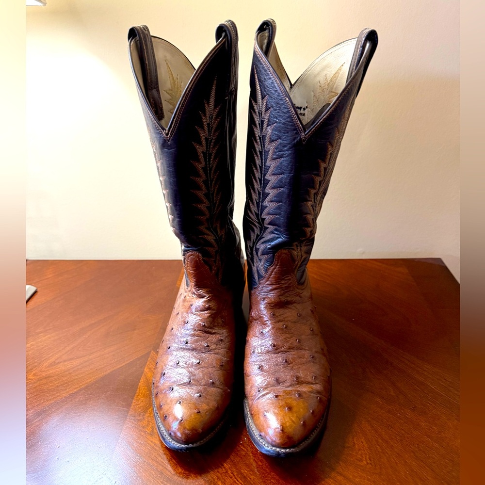 VINTAGE TONY LAMA Cowboy Boots 
Full Quill Ostrich Nicotine Color